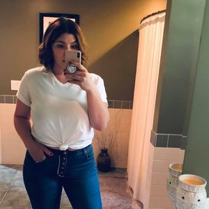 Meet your Posher, Dee